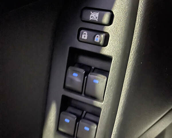 Серый Тойота Ленд Крузер Прадо, объемом двигателя 2.8 л и пробегом 144 тыс. км за 37000 $, фото 37 на Automoto.ua