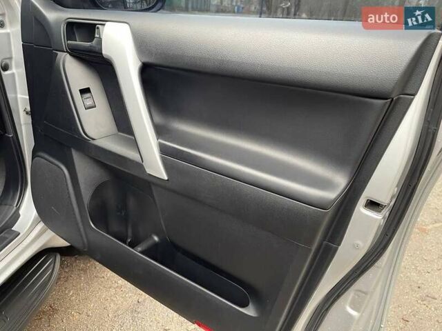 Серый Тойота Ленд Крузер Прадо, объемом двигателя 2.76 л и пробегом 145 тыс. км за 36500 $, фото 32 на Automoto.ua