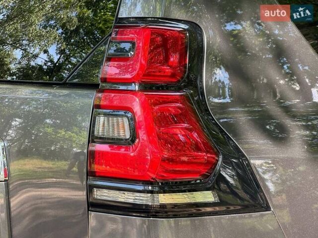 Сірий Тойота Ленд Крузер Прадо, об'ємом двигуна 4 л та пробігом 129 тис. км за 39980 $, фото 18 на Automoto.ua