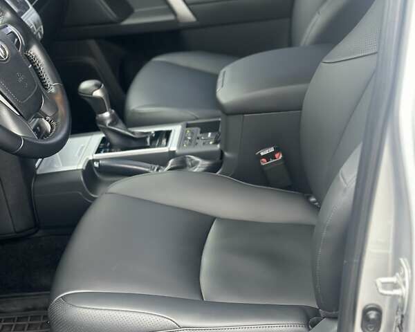 Серый Тойота Ленд Крузер Прадо, объемом двигателя 3.96 л и пробегом 123 тыс. км за 33500 $, фото 12 на Automoto.ua