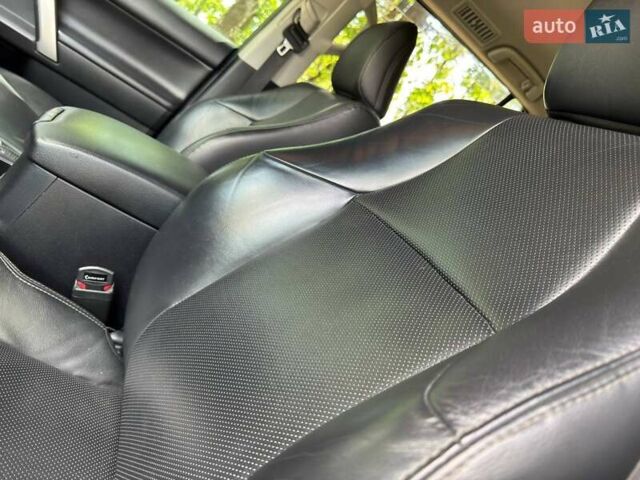 Сірий Тойота Ленд Крузер Прадо, об'ємом двигуна 4 л та пробігом 129 тис. км за 39980 $, фото 45 на Automoto.ua