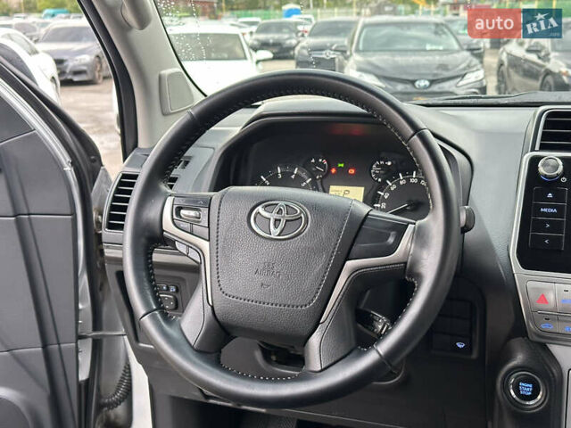 Серый Тойота Ленд Крузер Прадо, объемом двигателя 3.96 л и пробегом 123 тыс. км за 35200 $, фото 22 на Automoto.ua