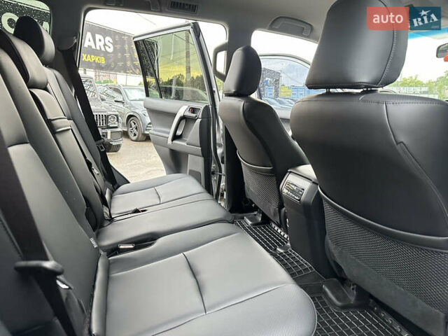 Серый Тойота Ленд Крузер Прадо, объемом двигателя 3.96 л и пробегом 123 тыс. км за 35200 $, фото 18 на Automoto.ua