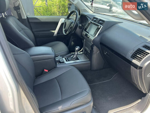 Сірий Тойота Ленд Крузер Прадо, об'ємом двигуна 4 л та пробігом 118 тис. км за 37500 $, фото 11 на Automoto.ua