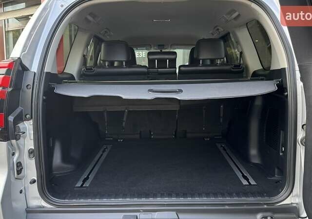 Сірий Тойота Ленд Крузер Прадо, об'ємом двигуна 3.96 л та пробігом 142 тис. км за 34913 $, фото 12 на Automoto.ua