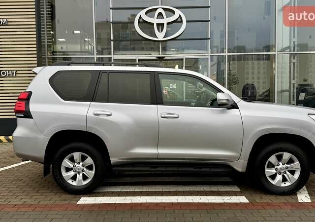 Сірий Тойота Ленд Крузер Прадо, об'ємом двигуна 2.75 л та пробігом 58 тис. км за 38252 $, фото 5 на Automoto.ua