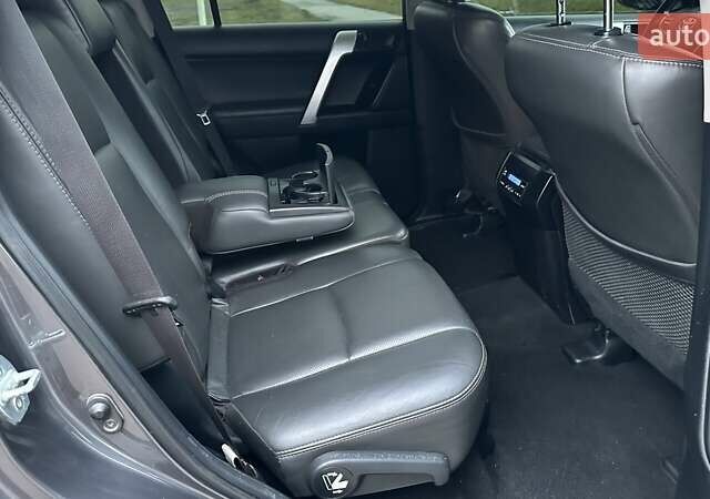 Сірий Тойота Ленд Крузер Прадо, об'ємом двигуна 2.75 л та пробігом 171 тис. км за 37000 $, фото 9 на Automoto.ua