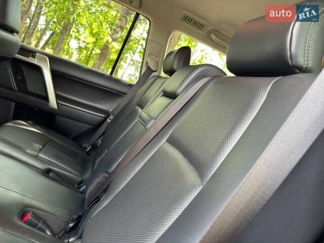 Сірий Тойота Ленд Крузер Прадо, об'ємом двигуна 4 л та пробігом 129 тис. км за 39980 $, фото 56 на Automoto.ua