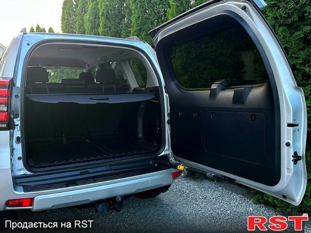 Серый Тойота Ленд Крузер Прадо, объемом двигателя 2.8 л и пробегом 139 тыс. км за 35900 $, фото 7 на Automoto.ua