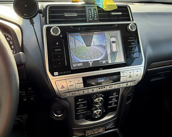 Сірий Тойота Ленд Крузер Прадо, об'ємом двигуна 4 л та пробігом 111 тис. км за 51000 $, фото 4 на Automoto.ua