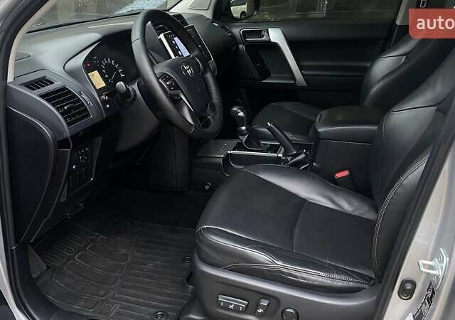 Сірий Тойота Ленд Крузер Прадо, об'ємом двигуна 3.96 л та пробігом 142 тис. км за 34913 $, фото 6 на Automoto.ua