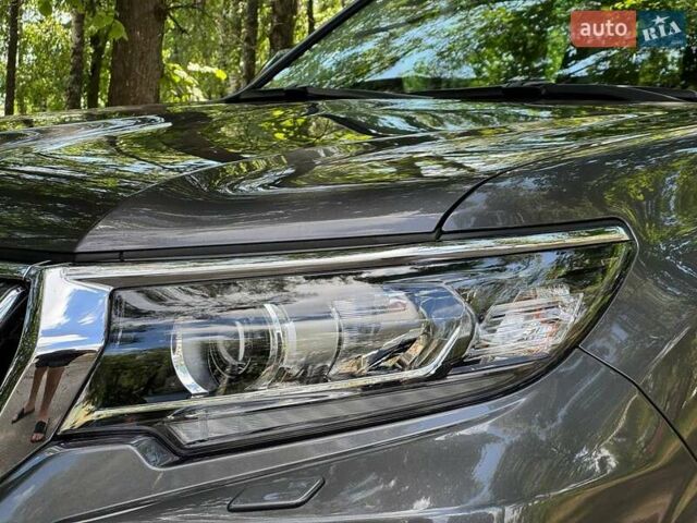 Сірий Тойота Ленд Крузер Прадо, об'ємом двигуна 4 л та пробігом 129 тис. км за 39980 $, фото 6 на Automoto.ua