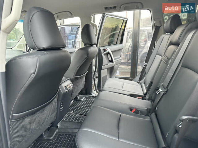 Серый Тойота Ленд Крузер Прадо, объемом двигателя 3.96 л и пробегом 123 тыс. км за 35200 $, фото 16 на Automoto.ua