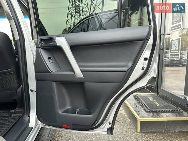 Серый Тойота Ленд Крузер Прадо, объемом двигателя 3.96 л и пробегом 123 тыс. км за 35200 $, фото 23 на Automoto.ua