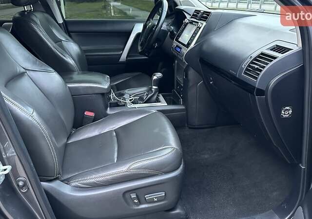 Сірий Тойота Ленд Крузер Прадо, об'ємом двигуна 2.75 л та пробігом 171 тис. км за 37000 $, фото 10 на Automoto.ua