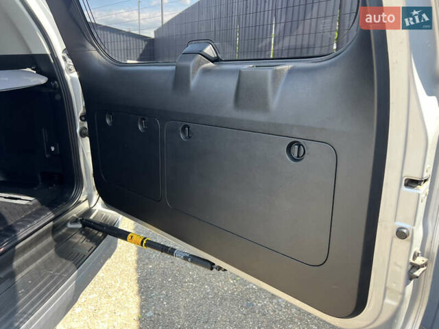 Сірий Тойота Ленд Крузер Прадо, об'ємом двигуна 4 л та пробігом 118 тис. км за 37500 $, фото 19 на Automoto.ua