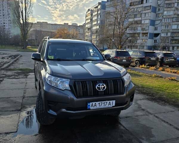 Серый Тойота Ленд Крузер Прадо, объемом двигателя 2.7 л и пробегом 171 тыс. км за 29500 $, фото 1 на Automoto.ua
