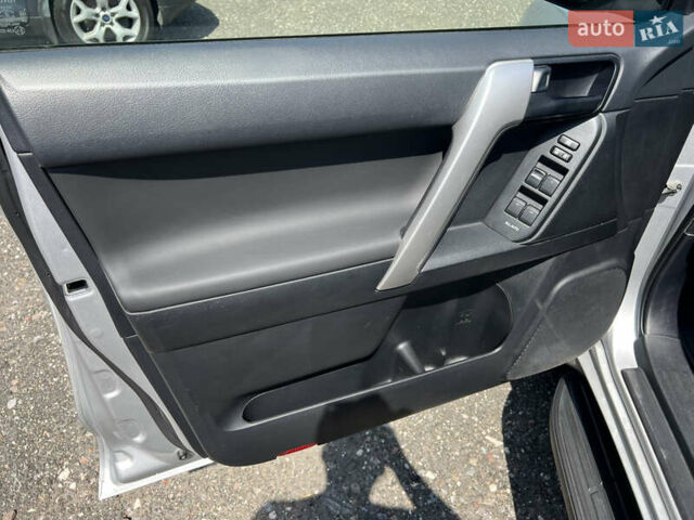 Сірий Тойота Ленд Крузер Прадо, об'ємом двигуна 4 л та пробігом 118 тис. км за 37500 $, фото 15 на Automoto.ua