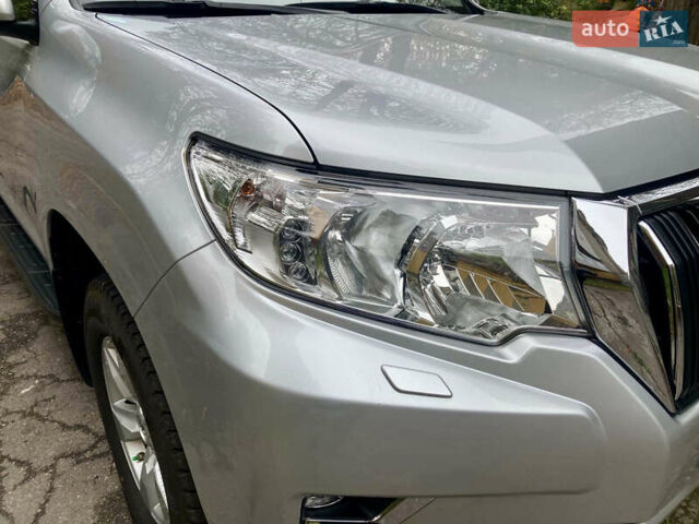 Серый Тойота Ленд Крузер Прадо, объемом двигателя 3.96 л и пробегом 110 тыс. км за 35900 $, фото 5 на Automoto.ua