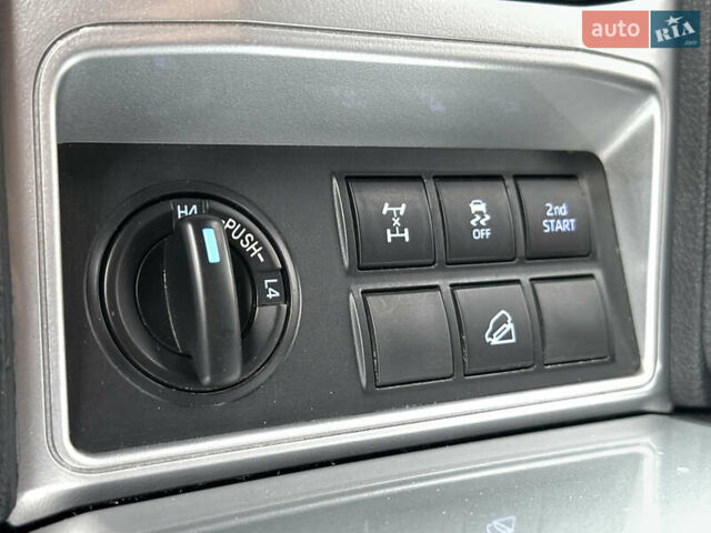 Серый Тойота Ленд Крузер Прадо, объемом двигателя 3.96 л и пробегом 123 тыс. км за 35200 $, фото 31 на Automoto.ua