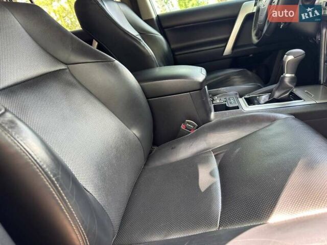 Сірий Тойота Ленд Крузер Прадо, об'ємом двигуна 4 л та пробігом 129 тис. км за 39980 $, фото 66 на Automoto.ua