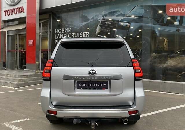 Сірий Тойота Ленд Крузер Прадо, об'ємом двигуна 3.96 л та пробігом 142 тис. км за 34913 $, фото 3 на Automoto.ua