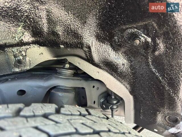 Сірий Тойота Ленд Крузер Прадо, об'ємом двигуна 4 л та пробігом 129 тис. км за 39980 $, фото 37 на Automoto.ua