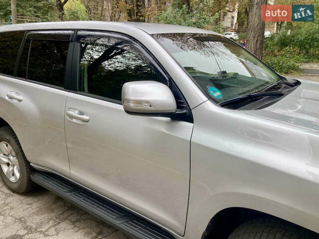 Серый Тойота Ленд Крузер Прадо, объемом двигателя 3.96 л и пробегом 110 тыс. км за 35900 $, фото 4 на Automoto.ua