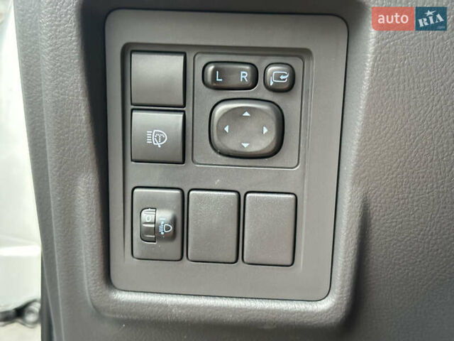 Серый Тойота Ленд Крузер Прадо, объемом двигателя 3.96 л и пробегом 123 тыс. км за 35200 $, фото 34 на Automoto.ua