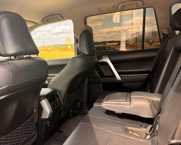 Серый Тойота Ленд Крузер Прадо, объемом двигателя 3.96 л и пробегом 130 тыс. км за 40500 $, фото 10 на Automoto.ua