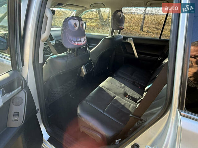 Сірий Тойота Ленд Крузер Прадо, об'ємом двигуна 4 л та пробігом 111 тис. км за 51000 $, фото 2 на Automoto.ua