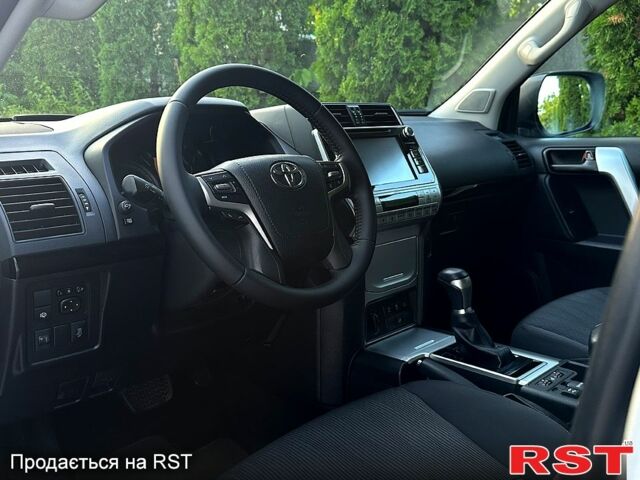 Серый Тойота Ленд Крузер Прадо, объемом двигателя 2.8 л и пробегом 139 тыс. км за 35900 $, фото 4 на Automoto.ua