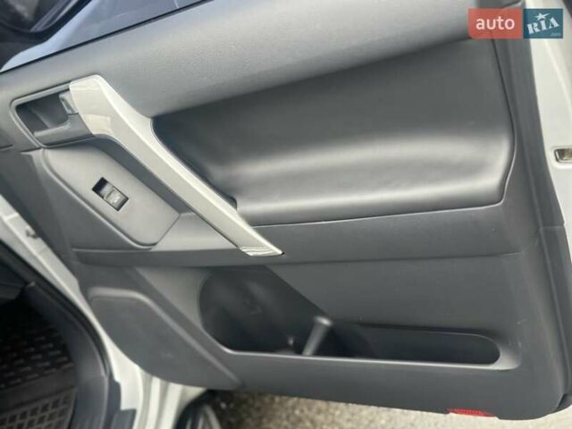 Серый Тойота Ленд Крузер Прадо, объемом двигателя 3.96 л и пробегом 123 тыс. км за 33500 $, фото 18 на Automoto.ua