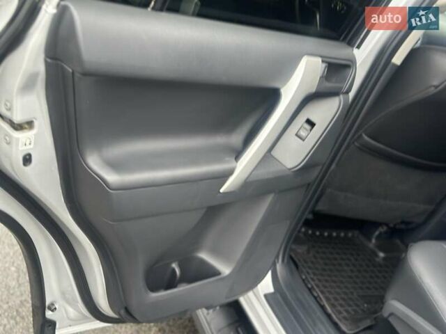 Серый Тойота Ленд Крузер Прадо, объемом двигателя 3.96 л и пробегом 123 тыс. км за 33500 $, фото 14 на Automoto.ua