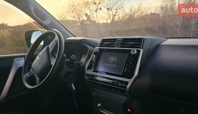 Сірий Тойота Ленд Крузер Прадо, об'ємом двигуна 2.69 л та пробігом 120 тис. км за 27790 $, фото 13 на Automoto.ua