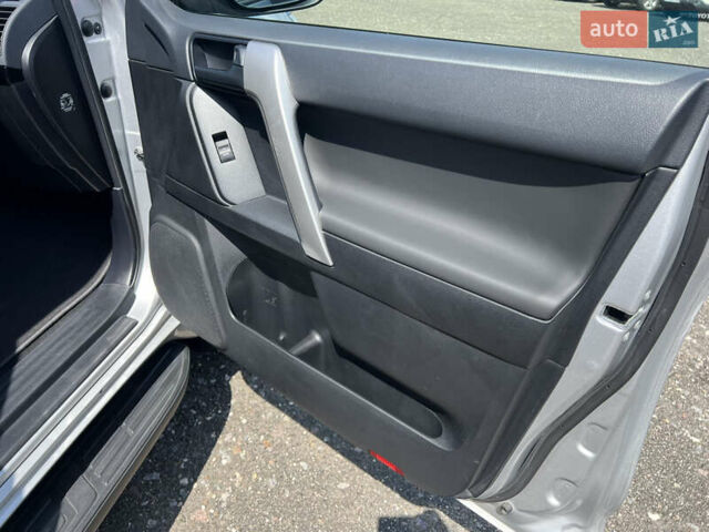 Сірий Тойота Ленд Крузер Прадо, об'ємом двигуна 4 л та пробігом 118 тис. км за 37500 $, фото 16 на Automoto.ua