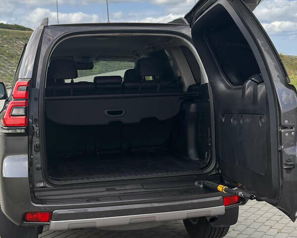 Серый Тойота Ленд Крузер Прадо, объемом двигателя 3.96 л и пробегом 130 тыс. км за 40500 $, фото 11 на Automoto.ua