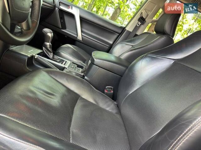 Сірий Тойота Ленд Крузер Прадо, об'ємом двигуна 4 л та пробігом 129 тис. км за 39980 $, фото 43 на Automoto.ua