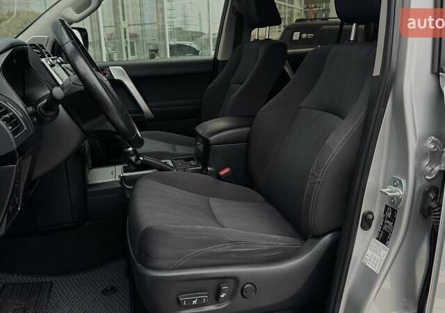 Сірий Тойота Ленд Крузер Прадо, об'ємом двигуна 2.75 л та пробігом 58 тис. км за 38252 $, фото 18 на Automoto.ua