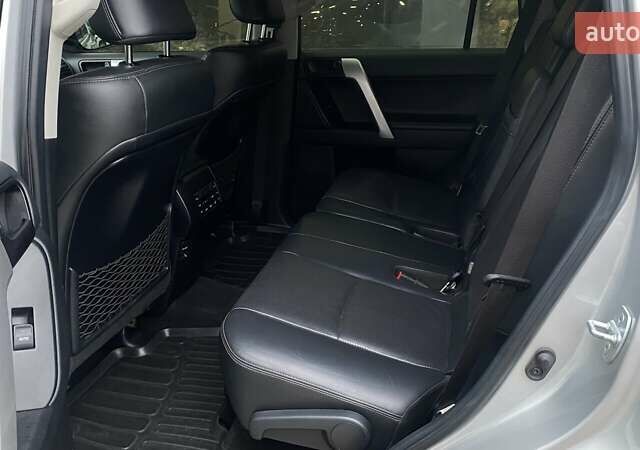 Сірий Тойота Ленд Крузер Прадо, об'ємом двигуна 3.96 л та пробігом 142 тис. км за 34913 $, фото 8 на Automoto.ua