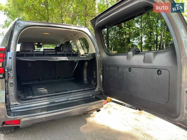 Сірий Тойота Ленд Крузер Прадо, об'ємом двигуна 4 л та пробігом 129 тис. км за 39980 $, фото 57 на Automoto.ua