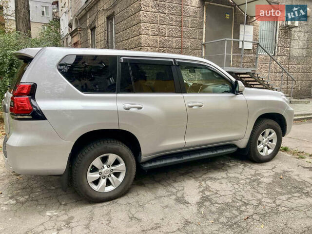 Серый Тойота Ленд Крузер Прадо, объемом двигателя 3.96 л и пробегом 110 тыс. км за 35900 $, фото 1 на Automoto.ua