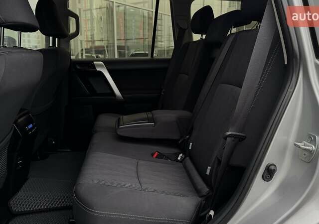 Сірий Тойота Ленд Крузер Прадо, об'ємом двигуна 2.75 л та пробігом 58 тис. км за 38252 $, фото 17 на Automoto.ua