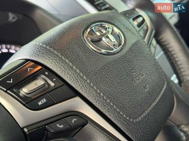 Сірий Тойота Ленд Крузер Прадо, об'ємом двигуна 4 л та пробігом 129 тис. км за 39980 $, фото 53 на Automoto.ua