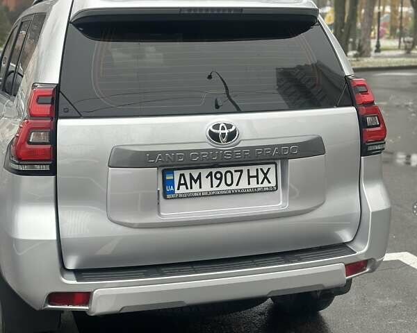 Серый Тойота Ленд Крузер Прадо, объемом двигателя 3.96 л и пробегом 123 тыс. км за 33500 $, фото 4 на Automoto.ua