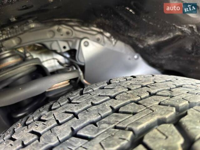 Сірий Тойота Ленд Крузер Прадо, об'ємом двигуна 4 л та пробігом 129 тис. км за 39980 $, фото 34 на Automoto.ua