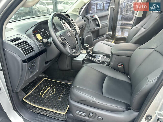 Серый Тойота Ленд Крузер Прадо, объемом двигателя 3.96 л и пробегом 123 тыс. км за 35200 $, фото 13 на Automoto.ua