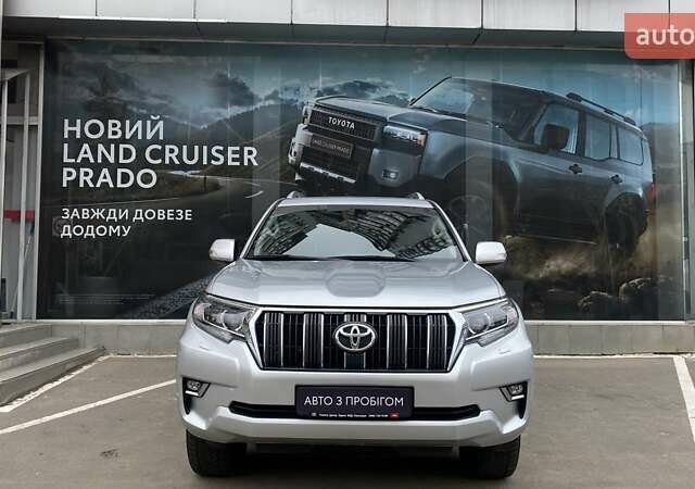 Сірий Тойота Ленд Крузер Прадо, об'ємом двигуна 3.96 л та пробігом 142 тис. км за 34913 $, фото 4 на Automoto.ua