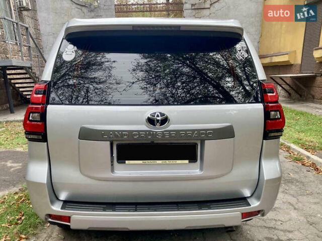 Серый Тойота Ленд Крузер Прадо, объемом двигателя 3.96 л и пробегом 110 тыс. км за 35900 $, фото 2 на Automoto.ua