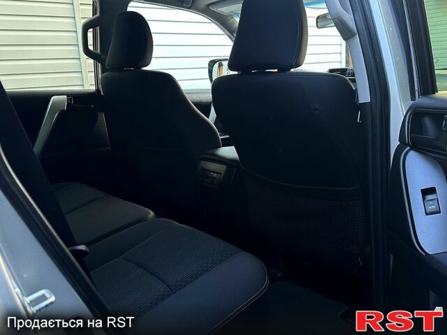 Серый Тойота Ленд Крузер Прадо, объемом двигателя 2.8 л и пробегом 139 тыс. км за 35900 $, фото 5 на Automoto.ua